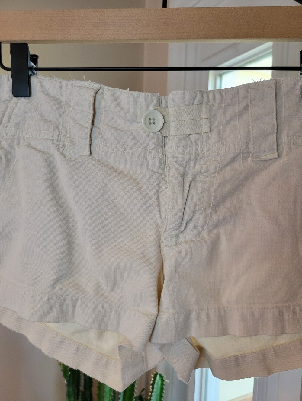 Vintage American Eagle Perfect Shorty Beige Shorts, Size 6 - Picture 3 of 6